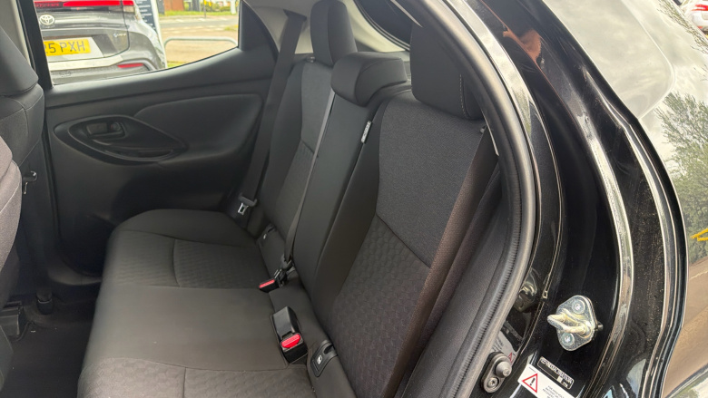 Toyota Yaris 1.5 Hybrid Design 5dr CVT Hybrid Hatchback